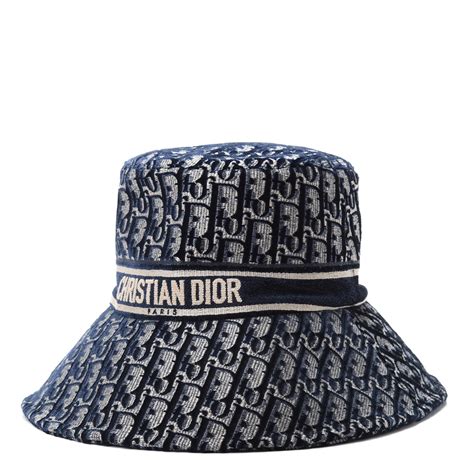 christian dior bucket hat price.